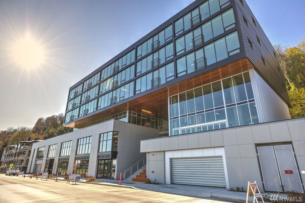 Property Photo: 1307 Harbor Ave SW 505 WA 98116