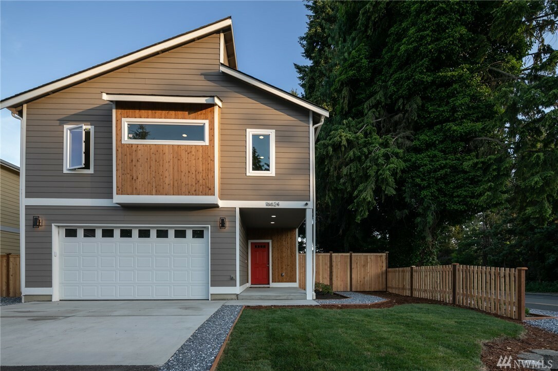 Property Photo:  1005 S 130th St  WA 98168 