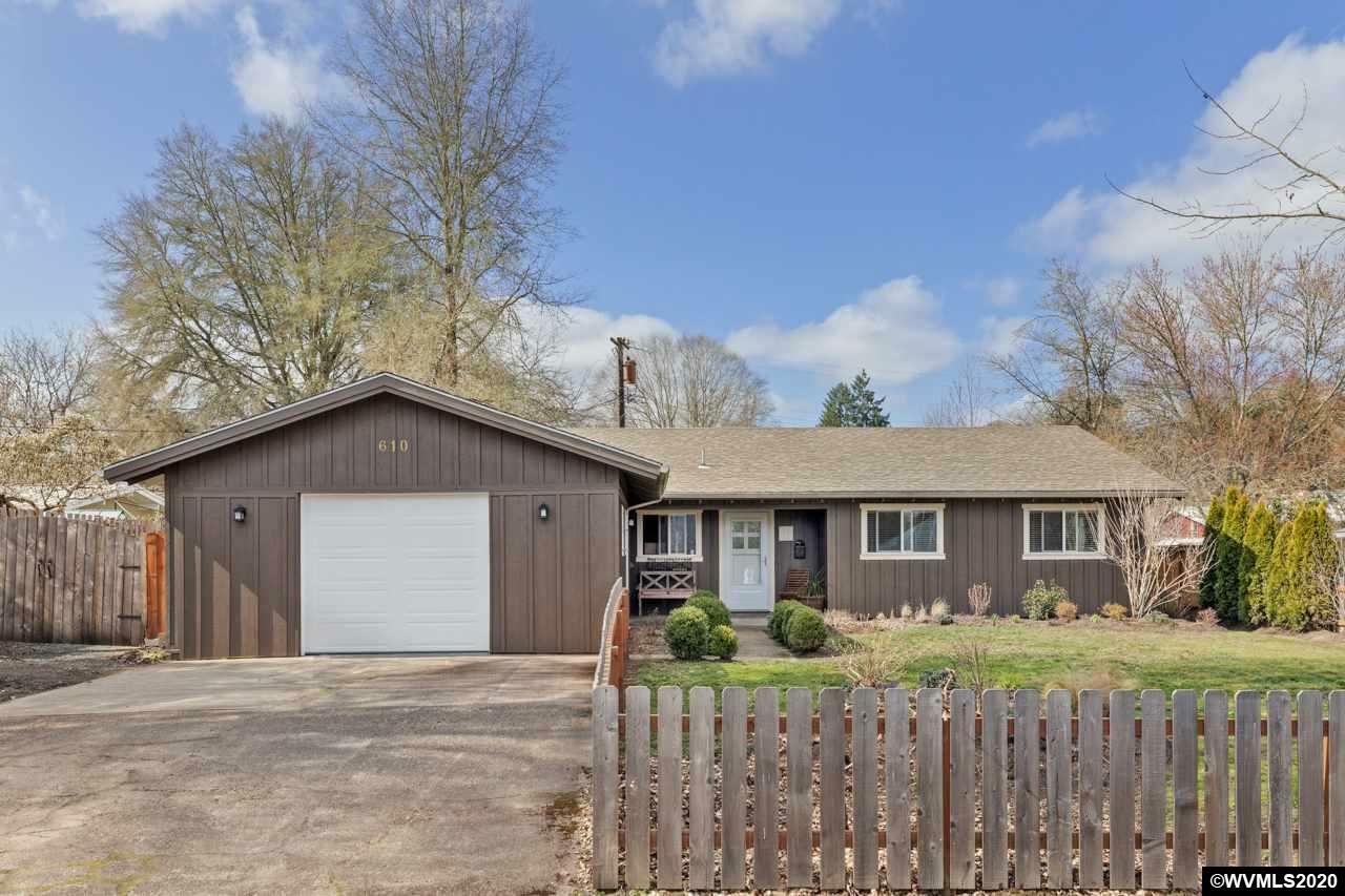 Property Photo: 610 NW 36th St OR 97330