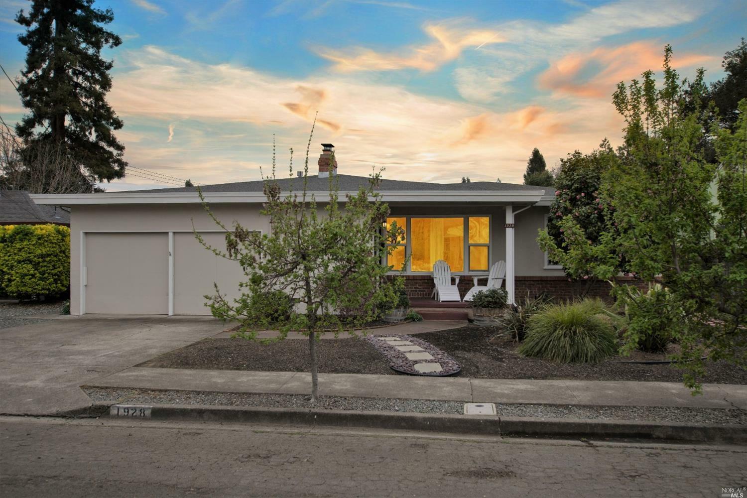 Property Photo:  1928 Robin Hood Lane  CA 95405 