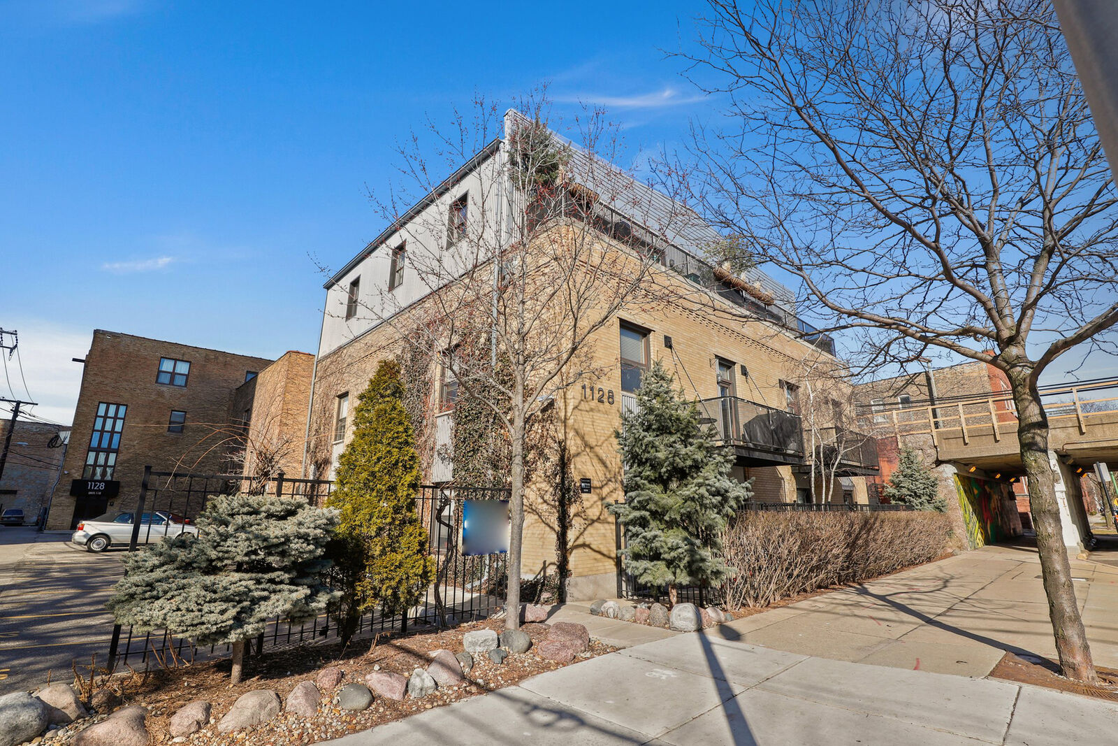 Property Photo:  1128 W Ardmore Avenue 5  IL 60660 