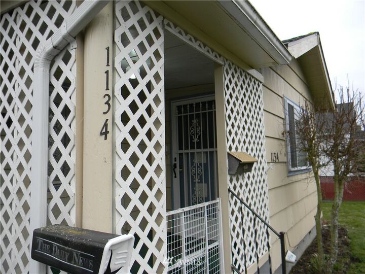 Property Photo:  1134  9th Avenue  WA 98632 