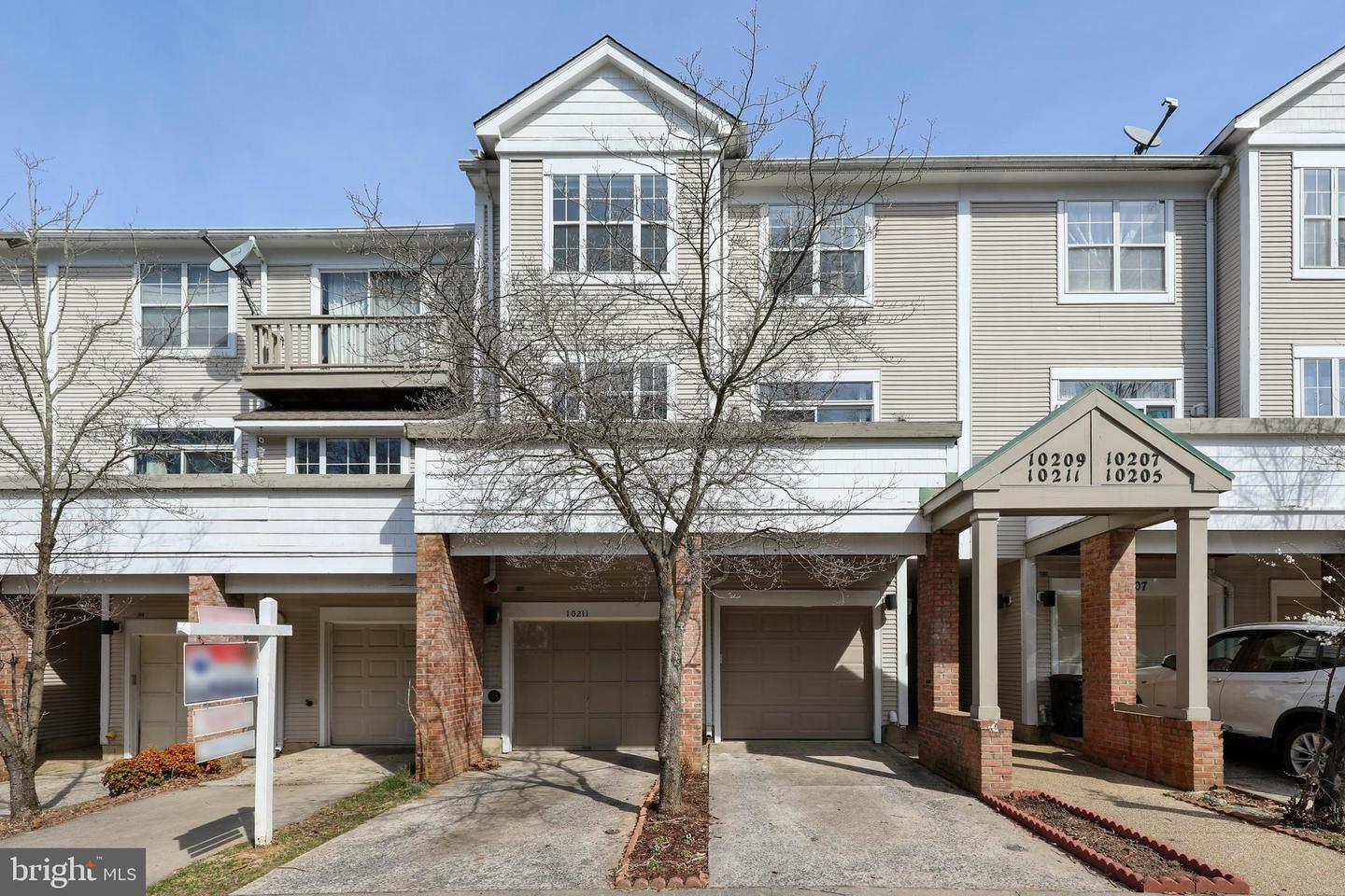 Property Photo: 10211 Cove Ledge Court MD 20886