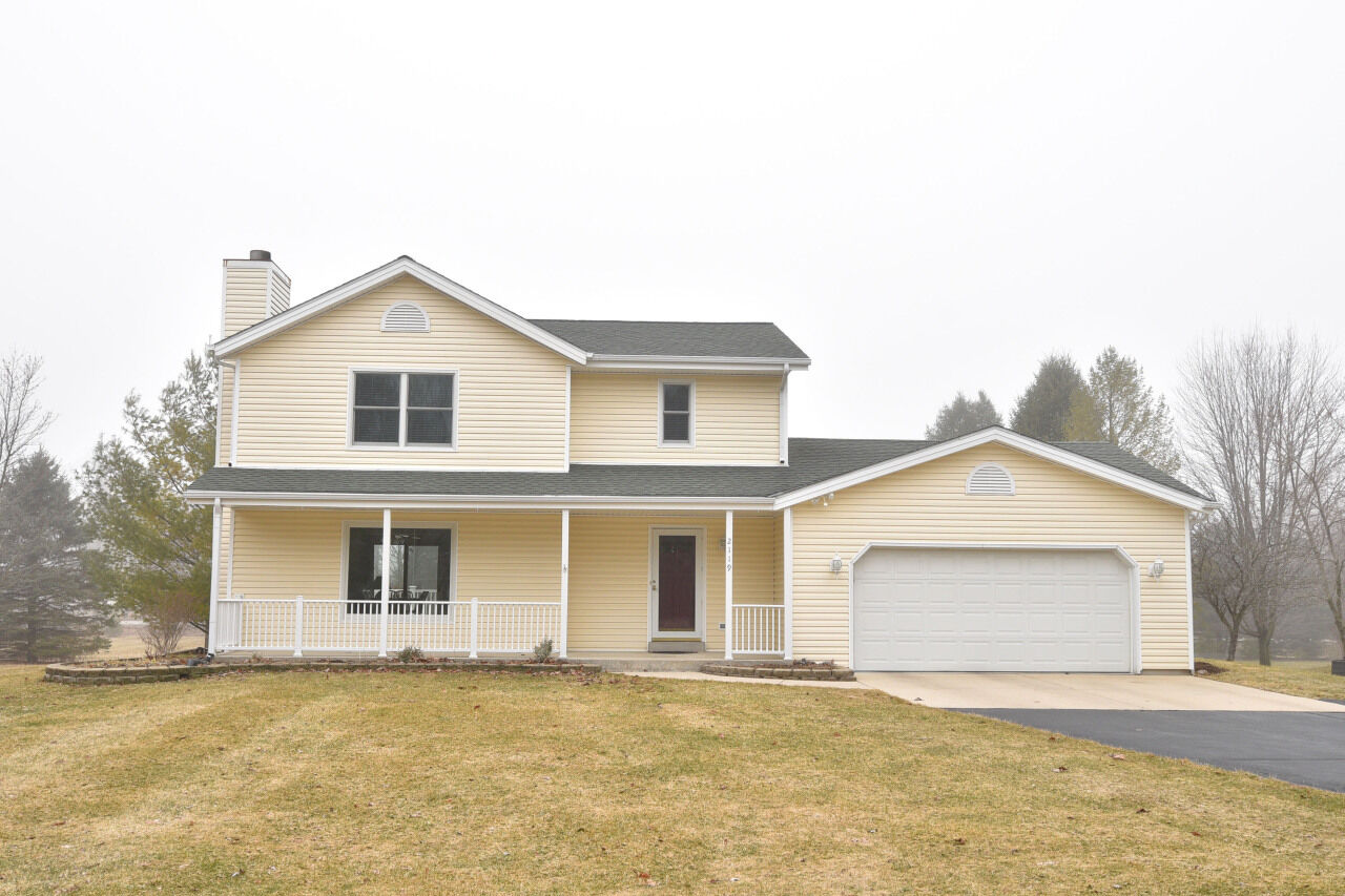 Property Photo: 2119 Edgewater Dr WI 53024