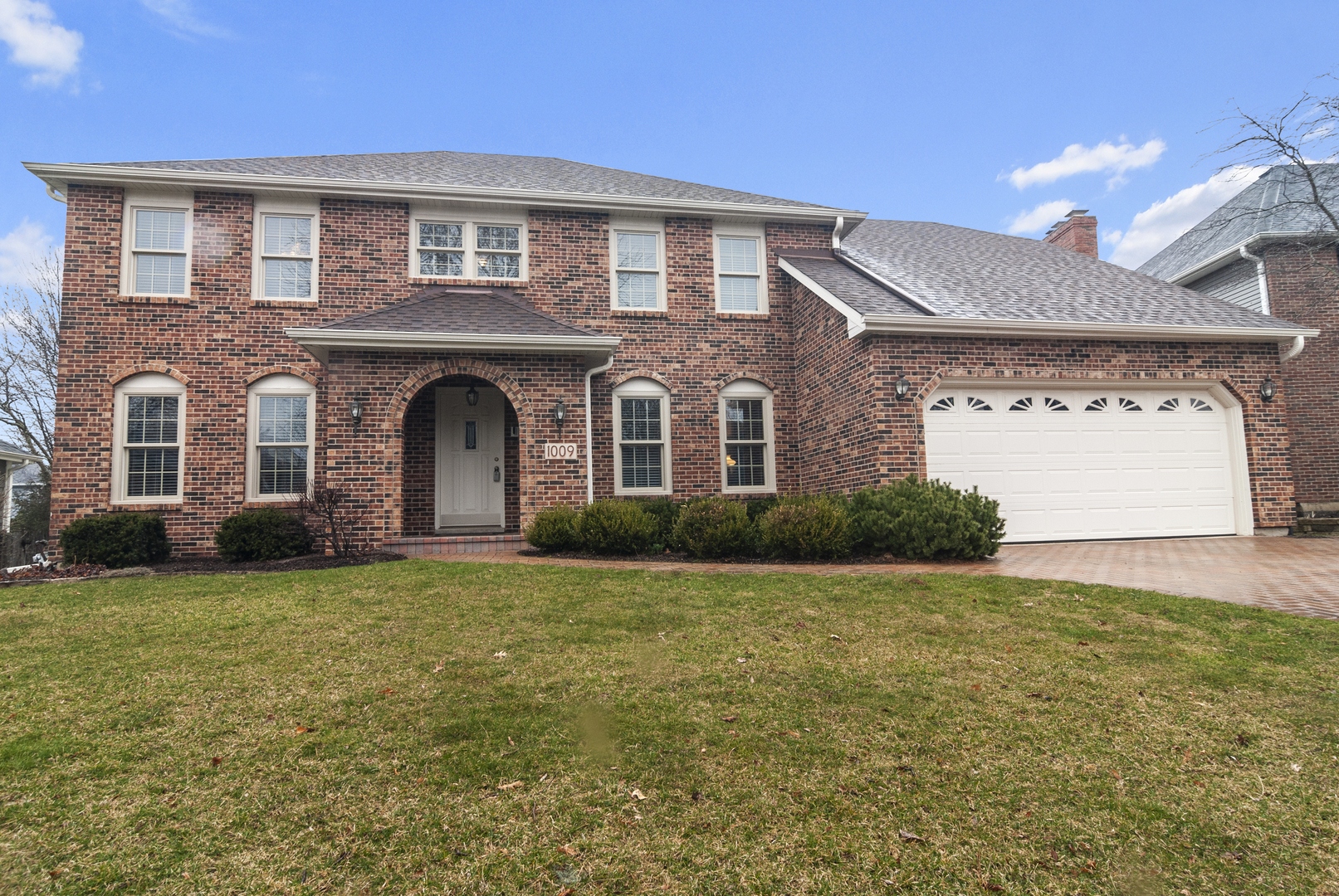 Property Photo: 1009 Thurman Avenue IL 60565