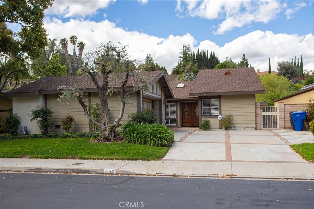 Property Photo: 550 Via Zapata CA 92507