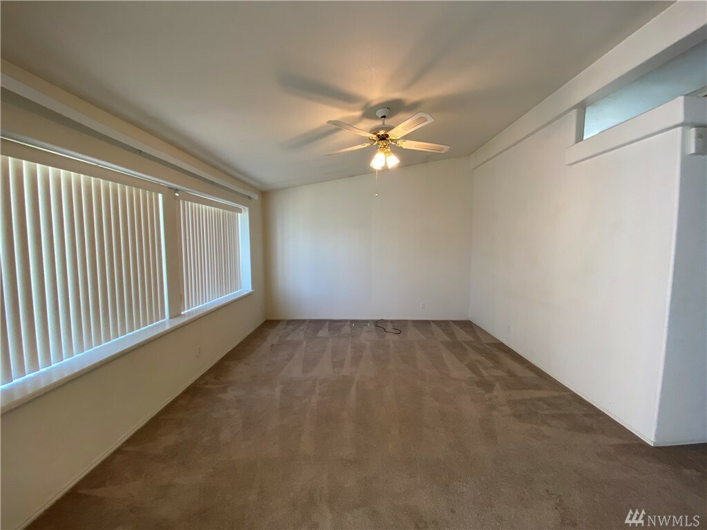 Property Photo:  1100 S Rosewood Dr 115  WA 98926 