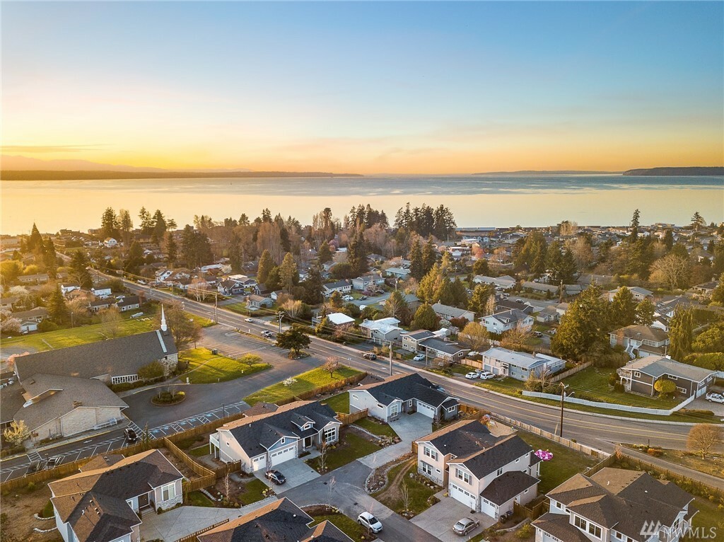 Property Photo: 925 9th Ave N WA 98020