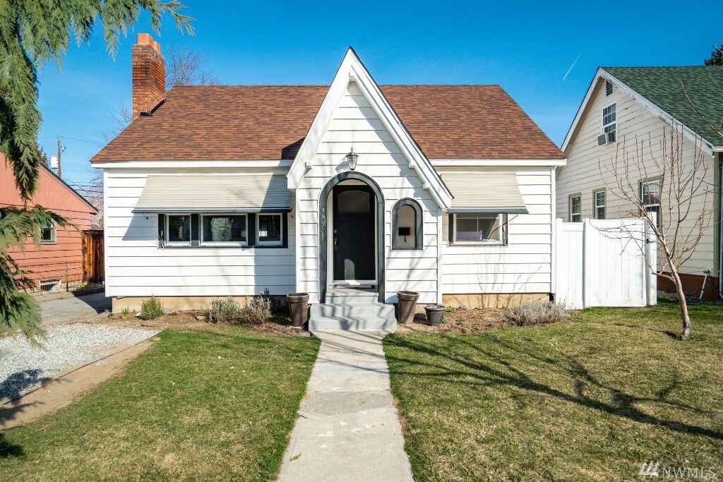 Property Photo:  1011  Harvard Avenue  WA 98801