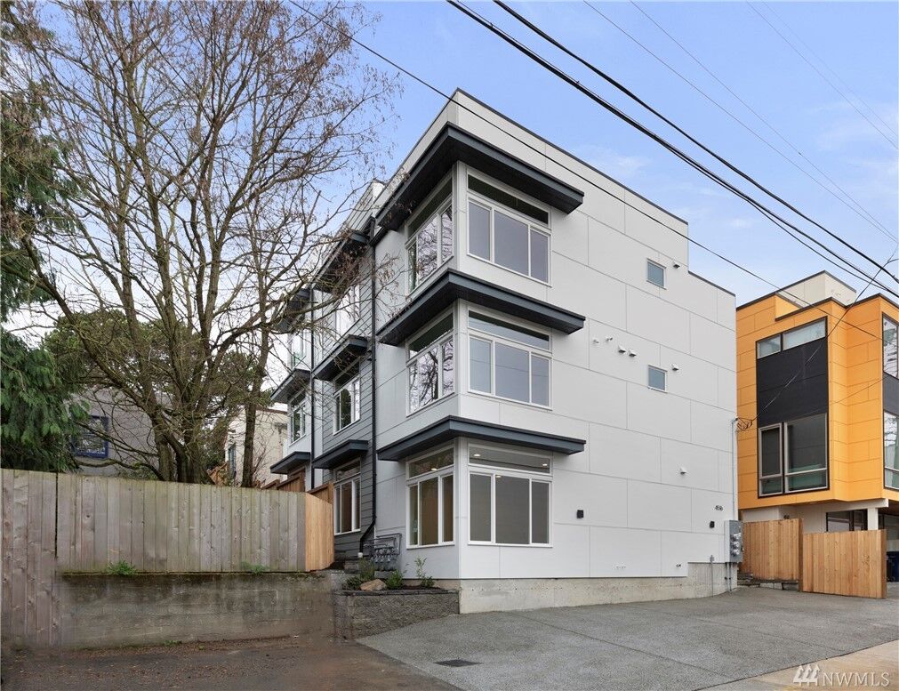 Property Photo:  4516  40th Avenue SW A  WA 98116 