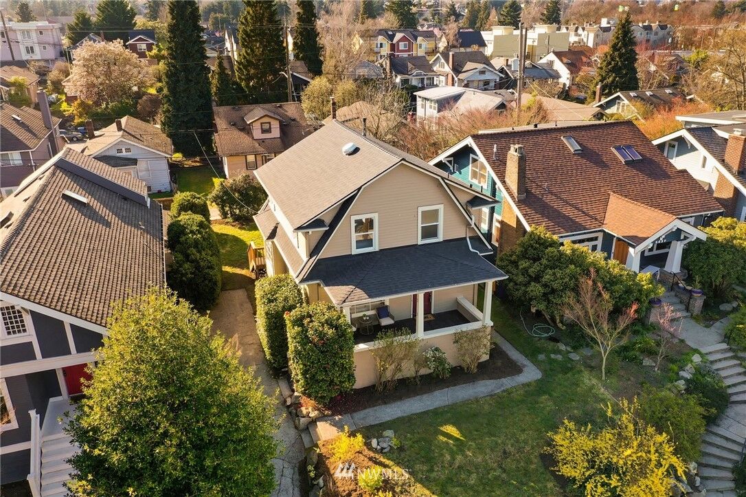 Property Photo: 5633 12th Avenue NE WA 98105