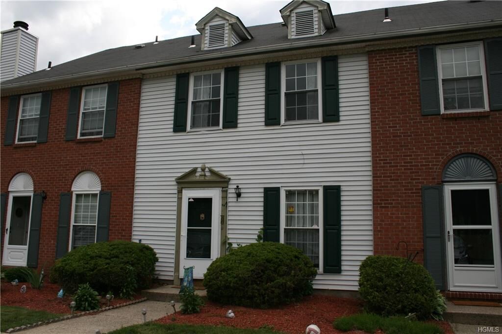 Property Photo:  27 Burnett Way  NY 10992 