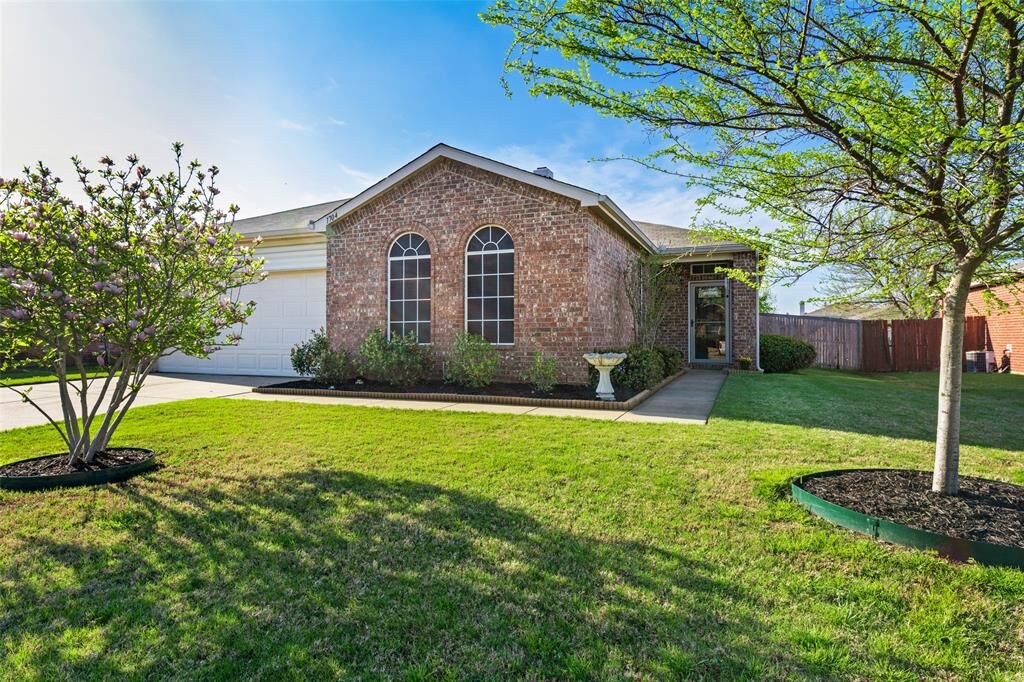 Property Photo:  1704 Marble Cove Lane  TX 76210 