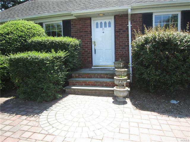 Property Photo:  11 Cairnsmuir Lane  NY 10956 