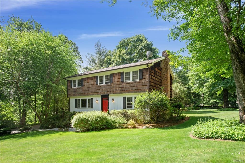 Property Photo:  12 Kingswood Way  NY 10590 