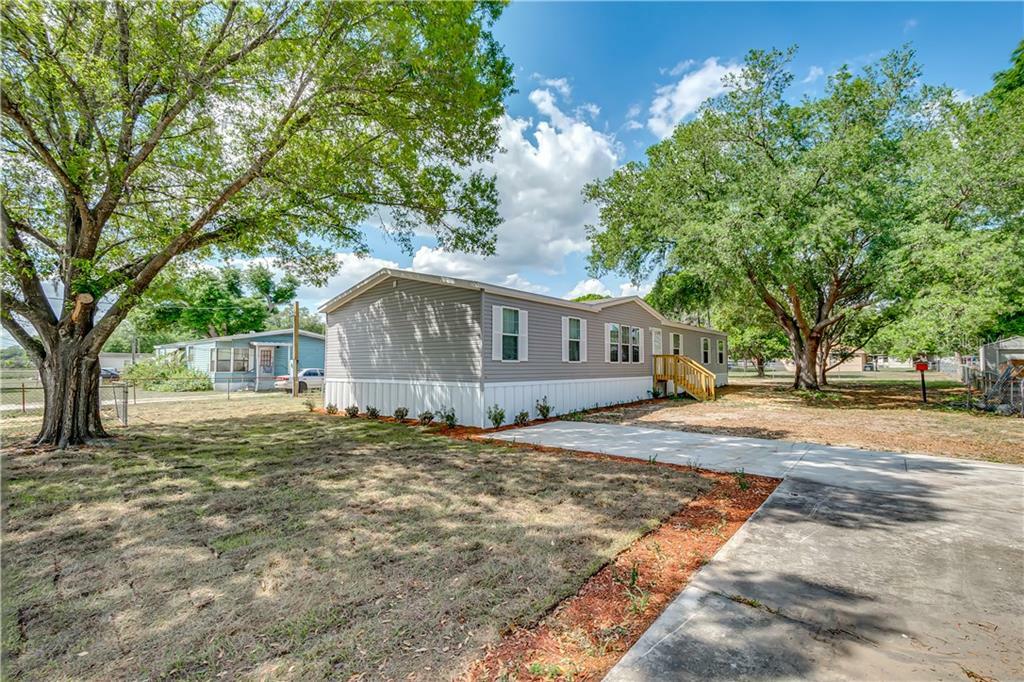 Property Photo:  8 Valencia Court  FL 33880 