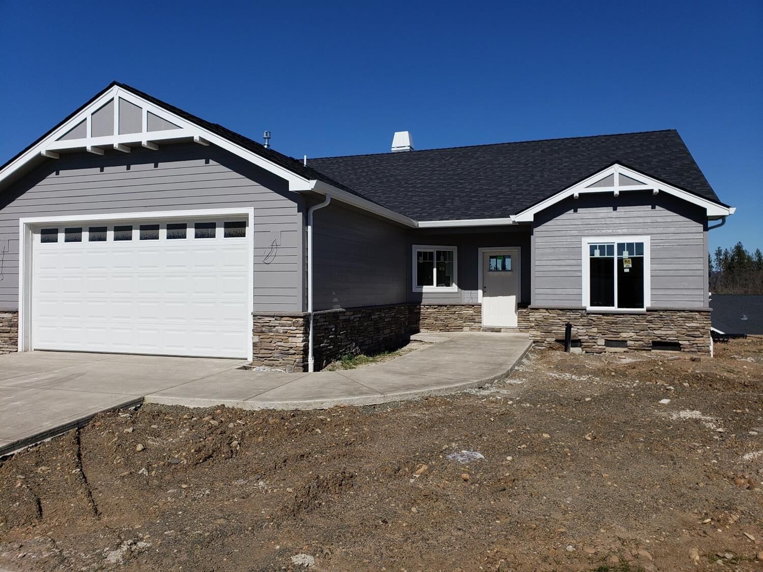 Property Photo: 203 Sky Hawk Drive OR 97524