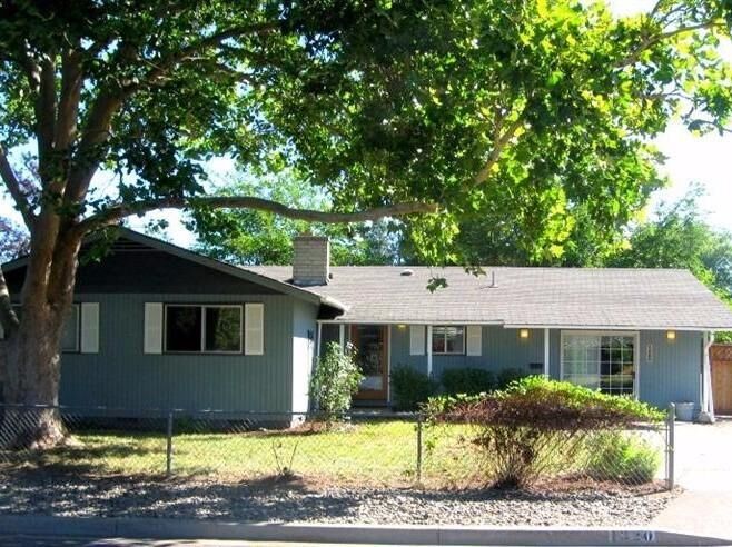1320 Vista Drive  Central Point OR 97502 photo