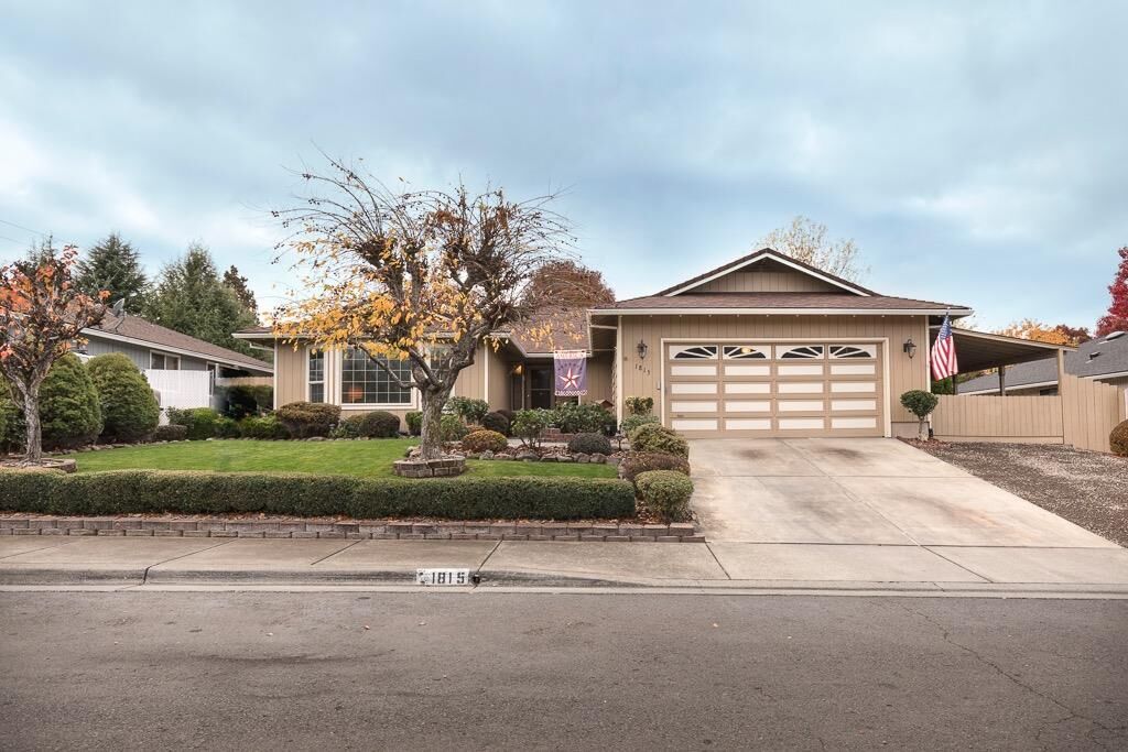 Property Photo:  1815 Bristol Drive  OR 97504 