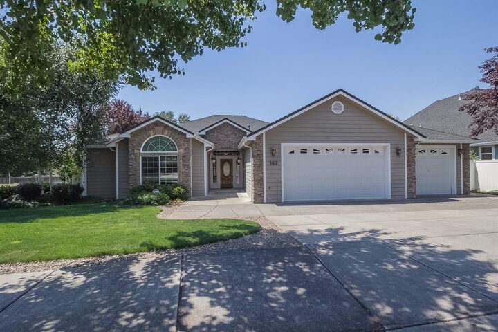 362 Leandra Lane  Eagle Point OR 97524 photo