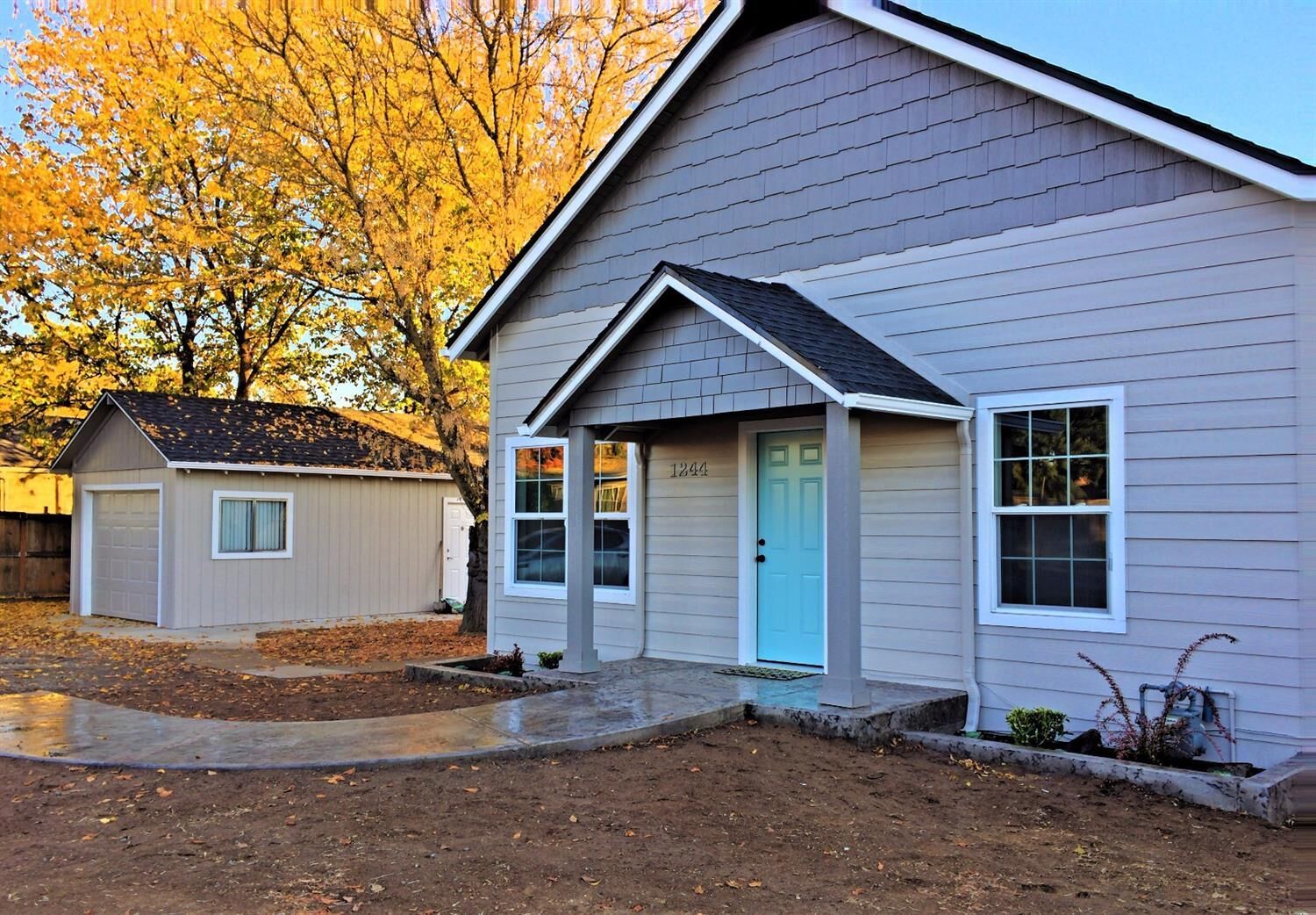 Property Photo:  1244 Spring Street  OR 97504 