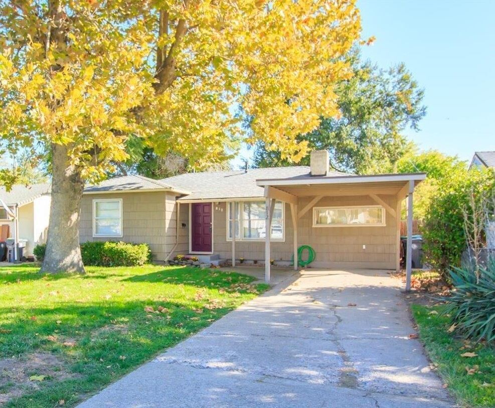 Property Photo:  812 Broad Street  OR 97501 