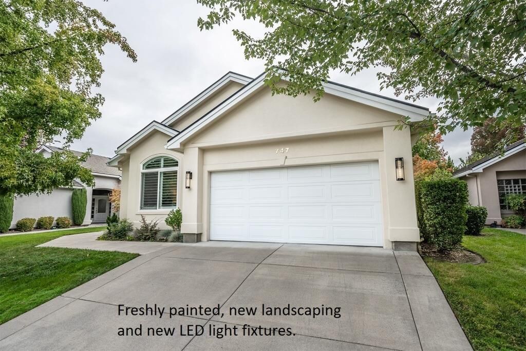 Property Photo: 747 Fernwood Drive OR 97504