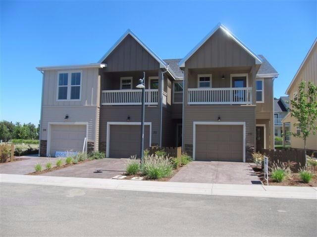 Property Photo:  515 G Street 310  OR 97530 