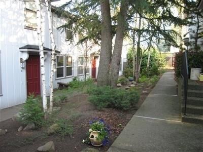 Property Photo: 327 N Main Street 2 OR 97520