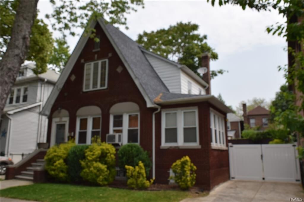 Property Photo:  1626 Bogart Avenue  NY 10462 
