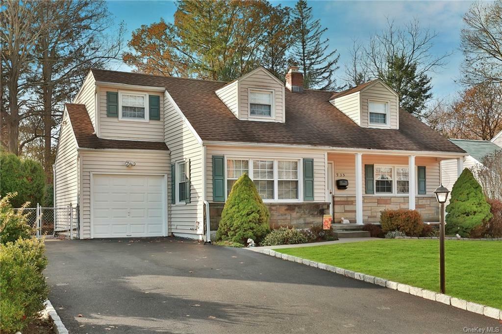 Property Photo:  935 Parkway Place  NY 10566 