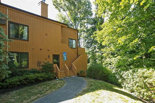 Property Photo:  20 Hudson View Hill  NY 10562 