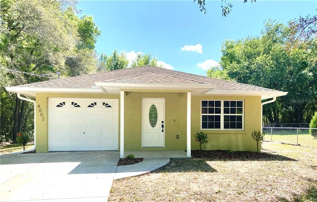 Property Photo: 4002 E Sanders Street FL 34453