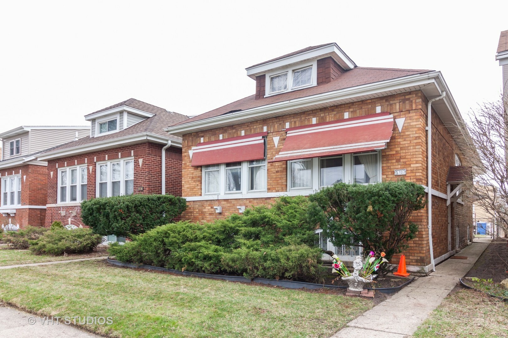 Property Photo:  5707 North Merrimac Avenue  IL 60646 