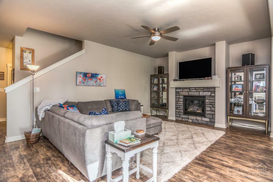 Property Photo: 60503 Hedgewood Lane OR 97702