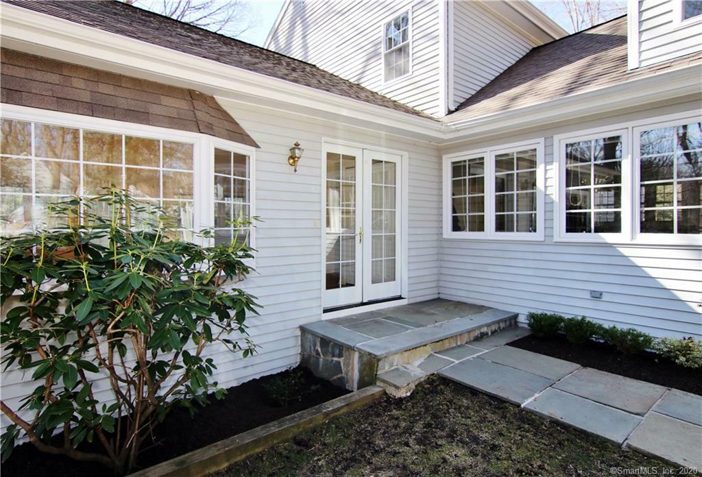 Property Photo:  10 Lockwood Circle  CT 06880 