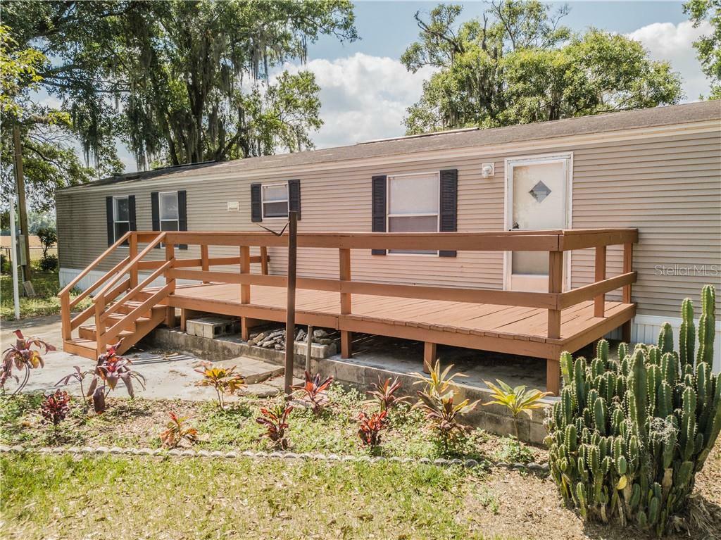 Property Photo:  1121 Colson Road  FL 33567 