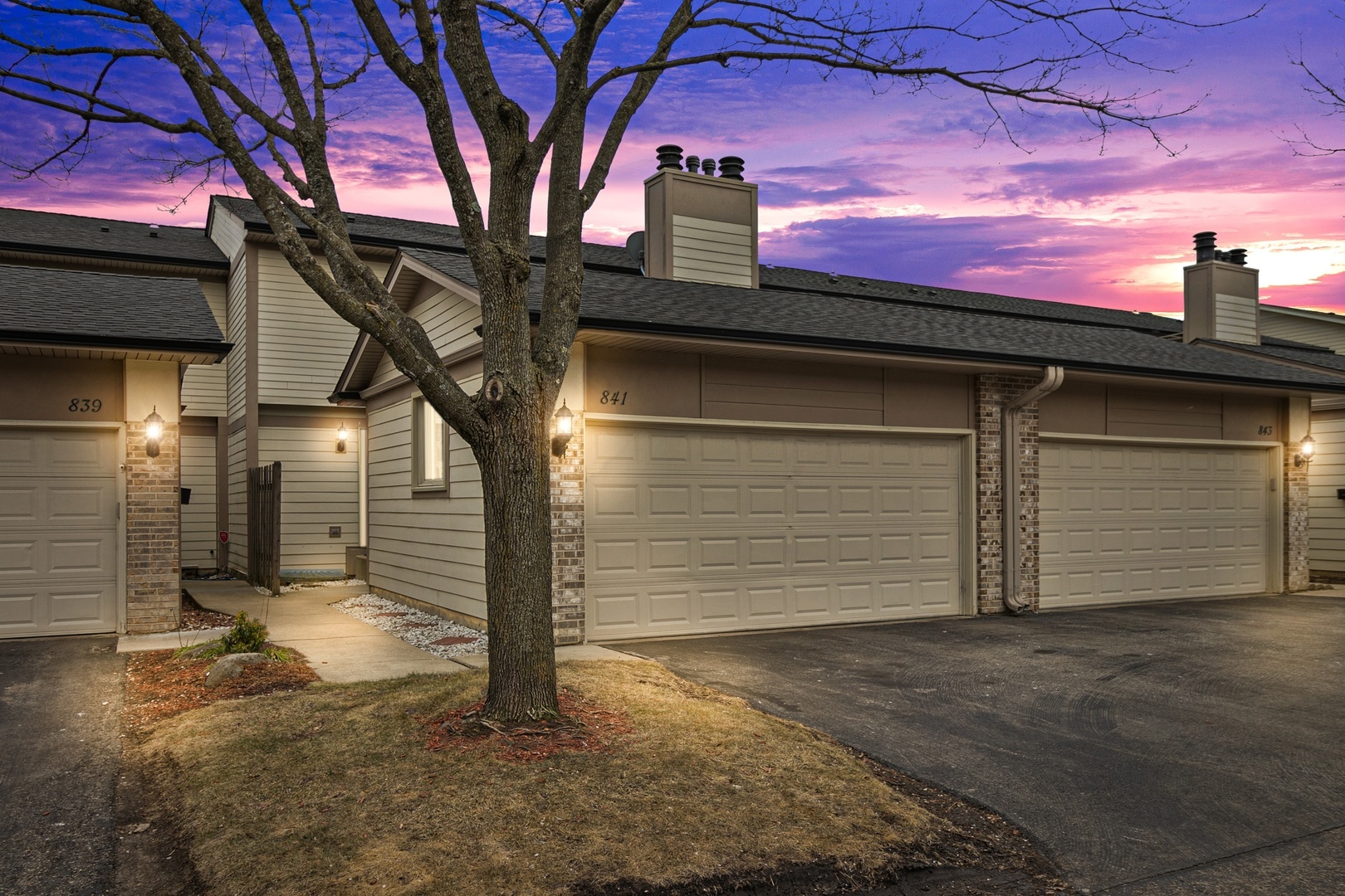 Property Photo: 841 Bluebird Street IL 60015