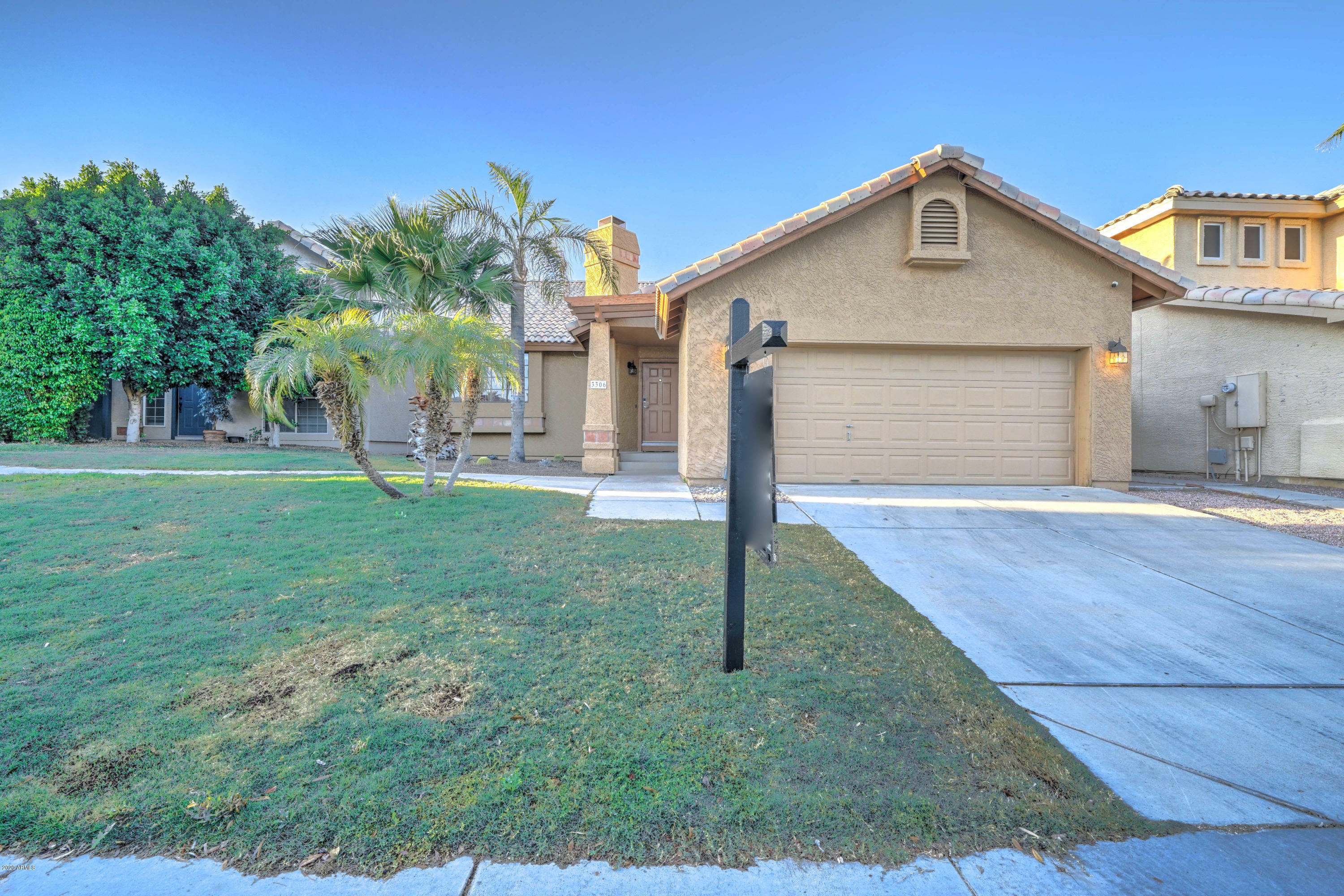 Property Photo:  3306 E Hiddenview Drive  AZ 85048 