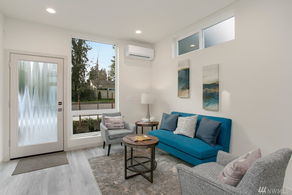 Property Photo: 8042 F 35th Avenue NE F WA 98115