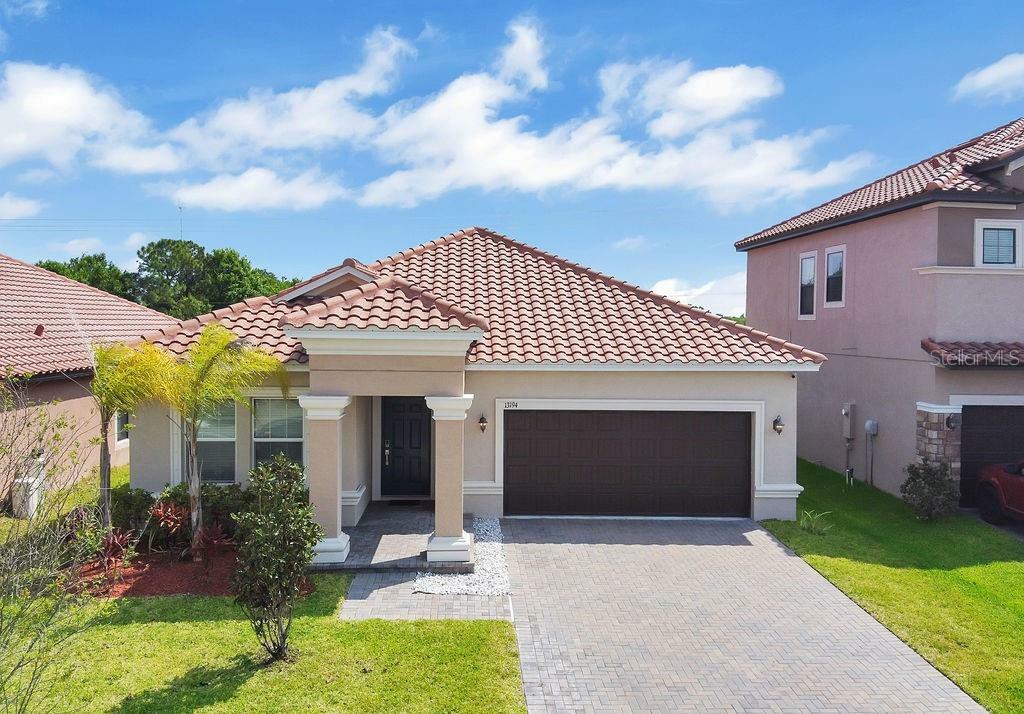 Property Photo:  13194 Green Violet Drive  FL 33579 