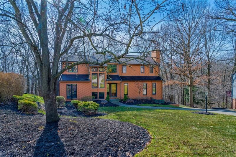 Property Photo:  1618 King James Drive  PA 15237 