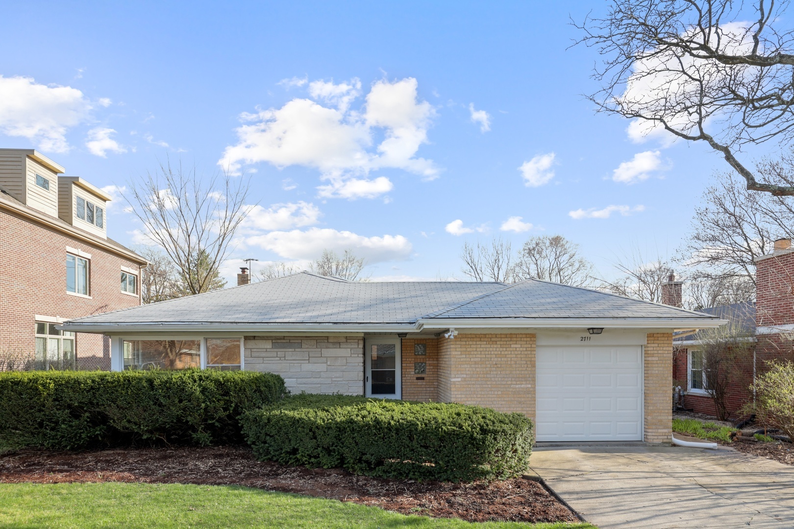 Property Photo:  2711 Hawthorn Lane  IL 60091 