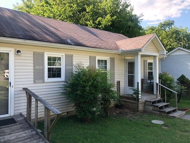 Property Photo: 129 Carlisle Ave TN 37160