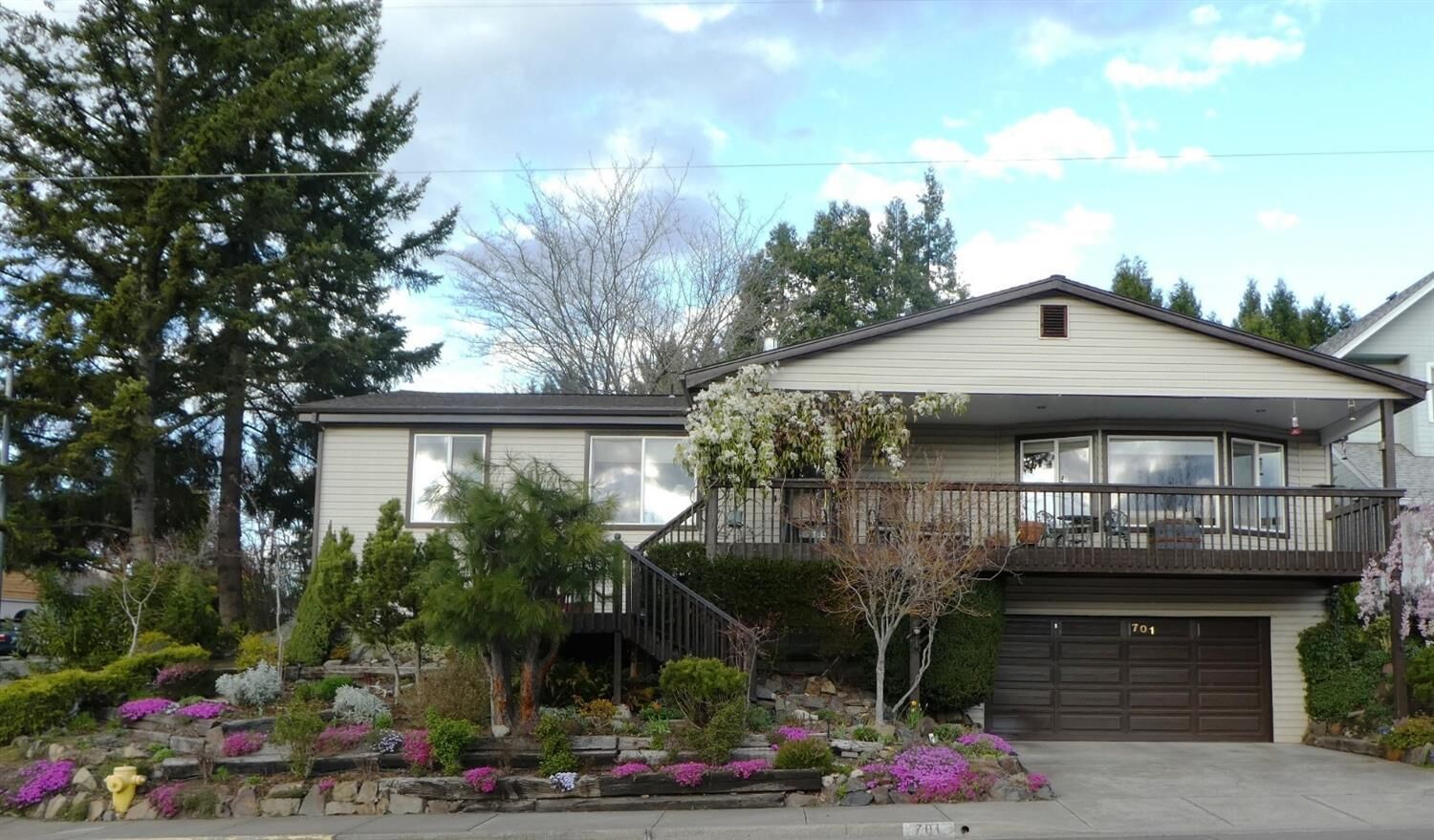 Property Photo:  701 B Street  OR 97535 