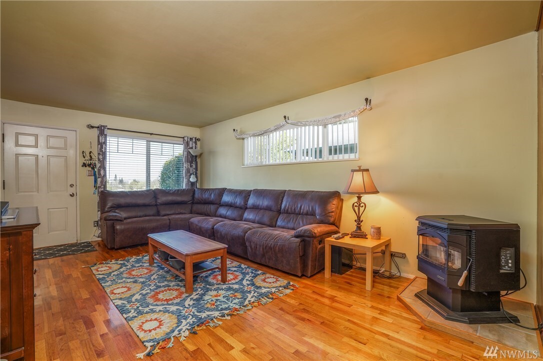 Property Photo: 1014 S Wright Avenue WA 98418