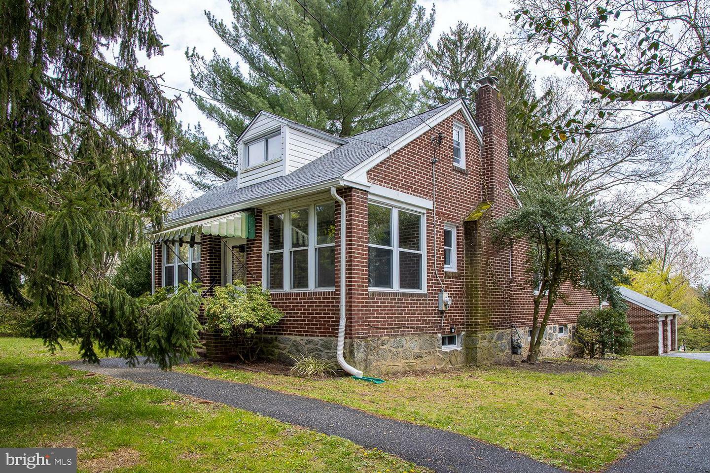 Property Photo: 310 W Brookhaven Road PA 19086
