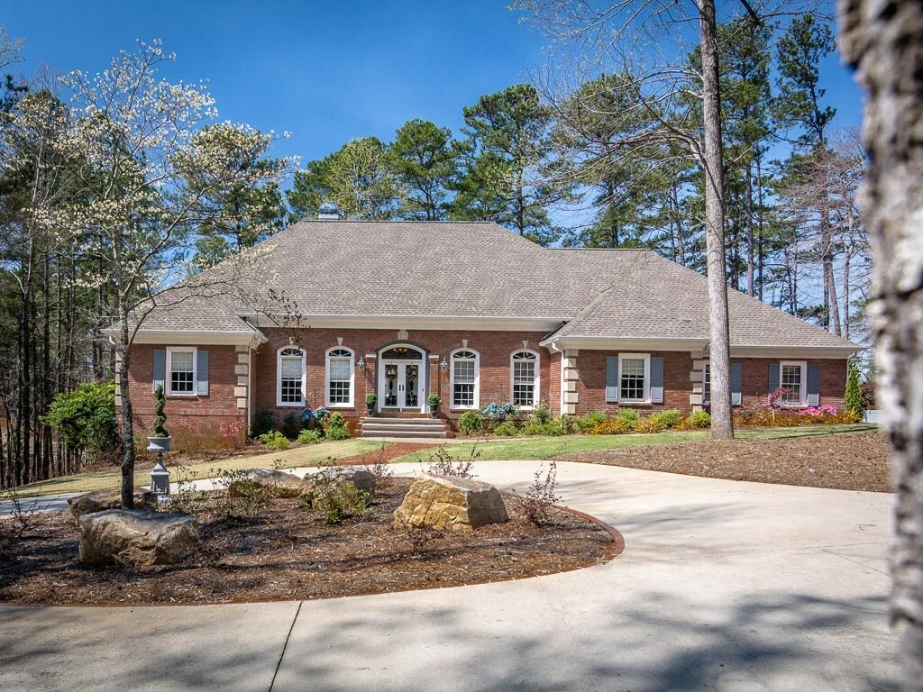 Property Photo: 1020 Shoulderbone Circle GA 30642-3928