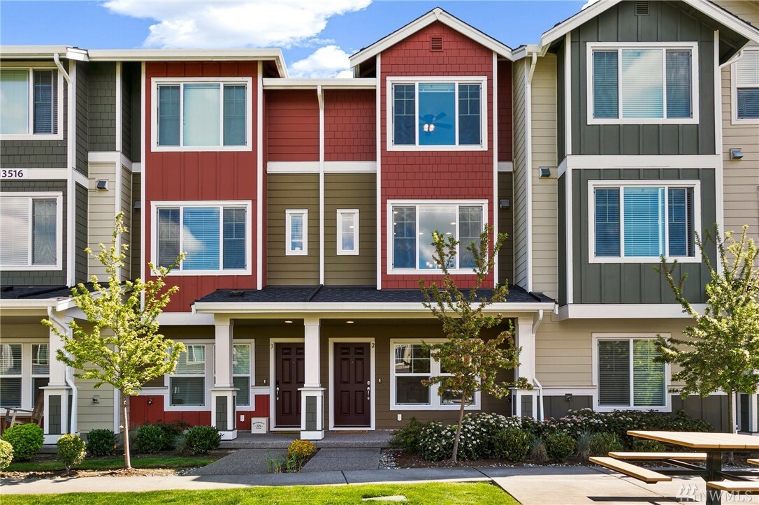Property Photo: 13516 44th Ct SE 2 WA 98012