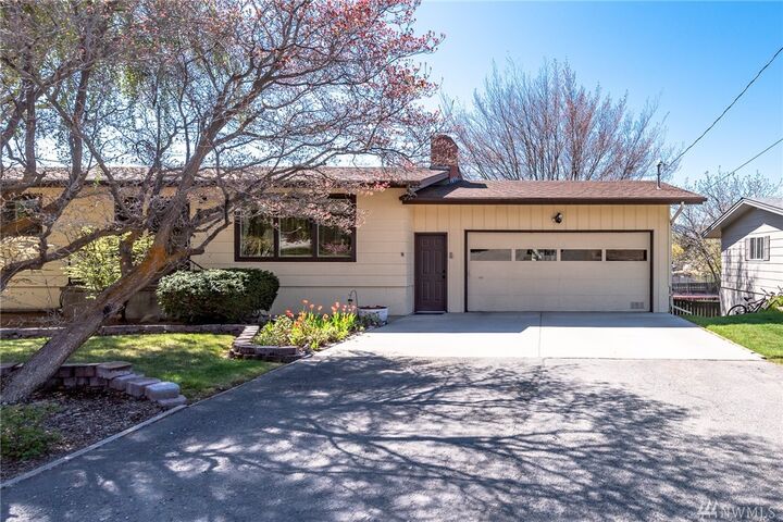 204 S Iowa Avenue  East Wenatchee WA 98802 photo